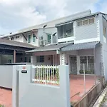 Coz26 Bercham House Spacious Family Suite 14Pax 3Parking