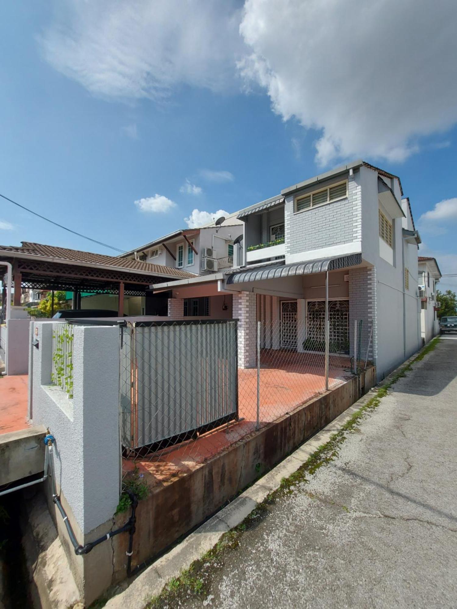 Coz26 Bercham House Spacious Family 14pax 3parking Rumah percutian
